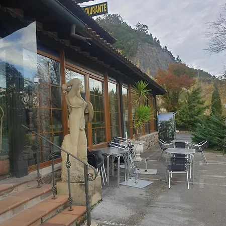 Trisileja El Manjon Inn 3*