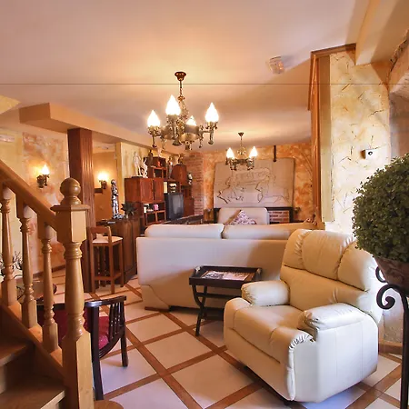 Medieval El Manjon Мини-отель